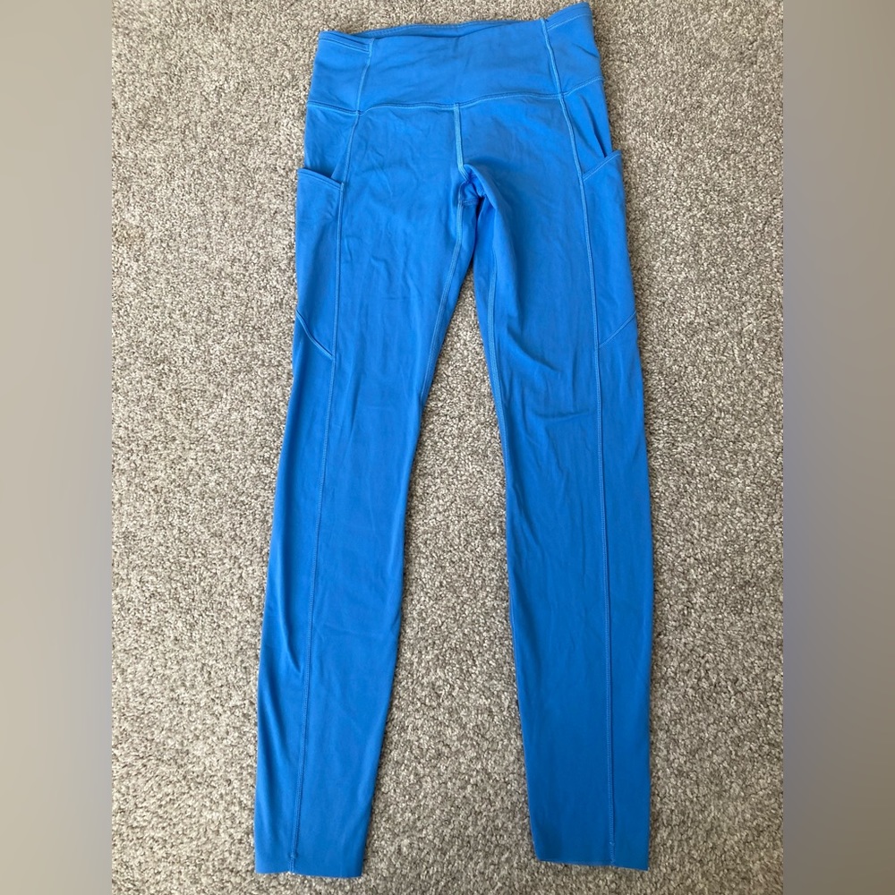 Size 6 light blue women’s Lululemon yoga pants/athletic leggings